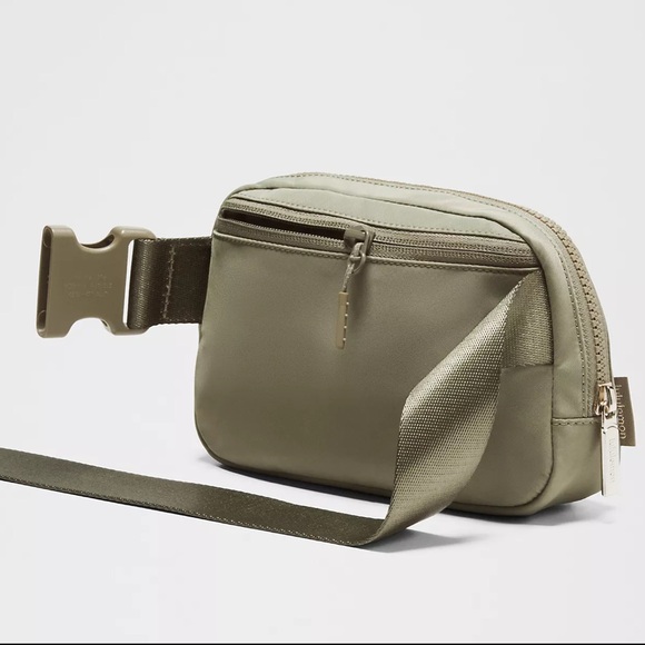 🆕lululemon Everywhere Belt Bag -Green - Picture 4 of 9